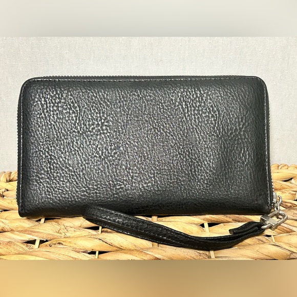 Steve Madden Zip Around Wallet Wrislet Black - Picture 2 of 12